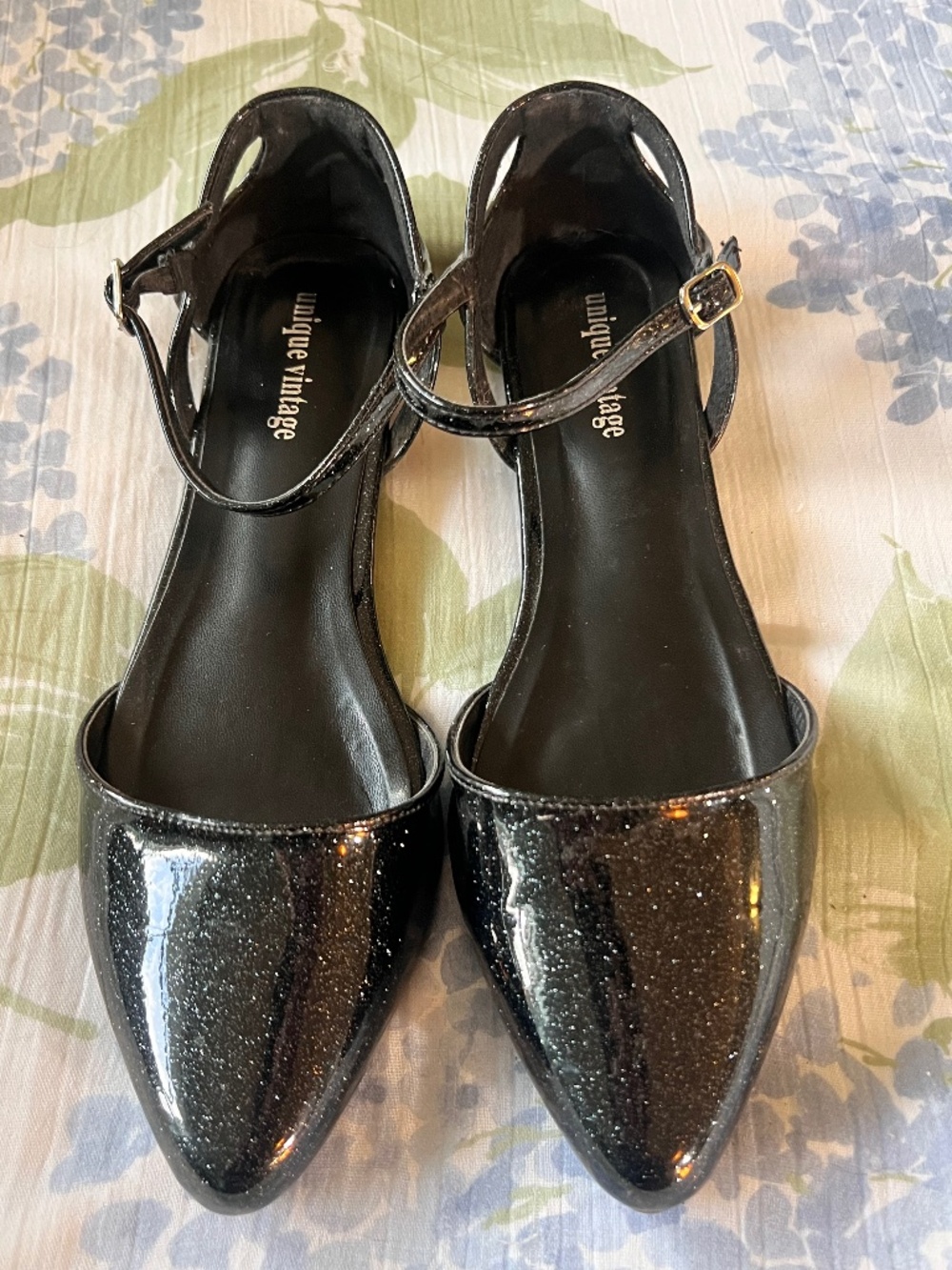 Black glitter flat sandals